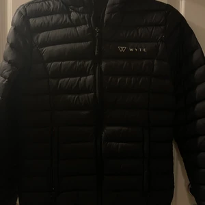 Tunn Dun jacka 🦋 - Perfekt jacka till våren , kostar cirka 399 säljer för 150 , skriv privat för frågor 🥰