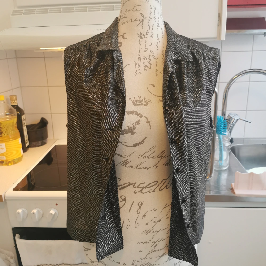 Vintage väst i metallic/guld, S