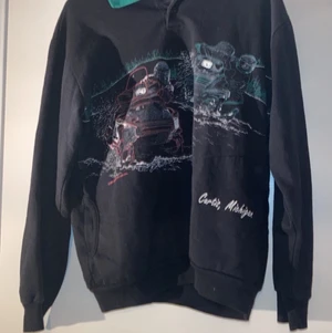 Sweater med krage - jättefin och unik sweater med krage🤎 köpt second hand, är dock i väldigt bra skick🤎