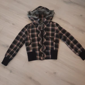 Jacka strl 38 - En jättefin jacka från zoul i strl 38 i väldigt fint skick❤