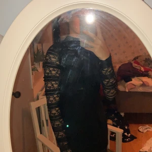 Svart klänning - Super fin klänning storlek 146. Jag har burit den på både jul, nyår och begravning när jag var mindre. Funkar till många tillställningar 😌