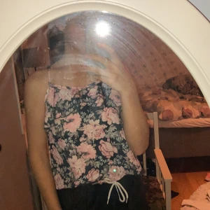 Sött linne - Blommigt linne storlek 146 från Cubus. Supergulligt till sommaren!!