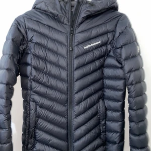 Peak performance  - Jättefin jacka i bra skick, använd en vinter förra året, storlek S 