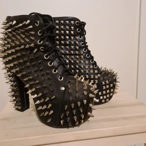 Jeffery Campbell - Coola platoboots. Används inomhus få gånger. 