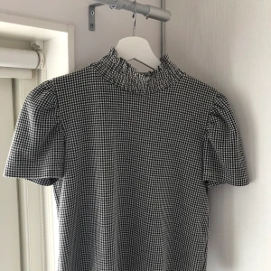 Tröja Zara - En supersöt tröja från zara, kommer tyvärr ej till användning. 