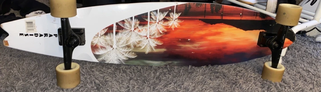 Säljer min fina longboard med massa minen från sommaren🌸☀️ - 90