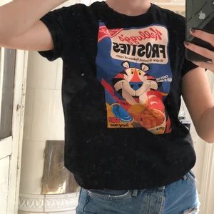 T-shirt med frosties  - T-shirt med Kelloggs Frosties paket och Tigern Tony på:)) 
