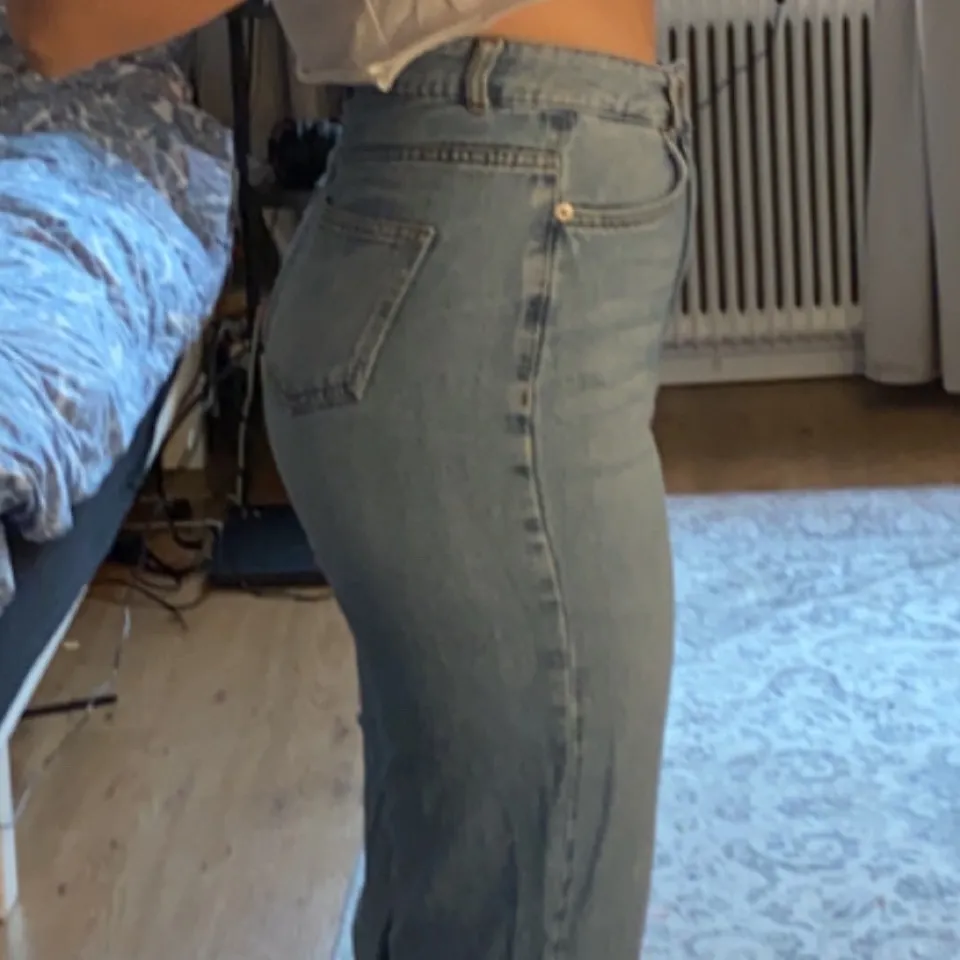 Jag säljer dessa NAKD jeans för att dom inte kommer till användning, använda endast ngr få gånger! Sitter sjukt bra o framhäver alla ens bra sidor, köpta för 599 för ca 3 månader sen. Jeans & Byxor.