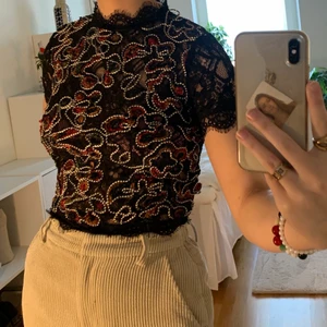 Spets tröja - Säljer denna söta spets-tröja från Zara! 💞 köparen står för frakten men jag möter även upp i Lund💞 