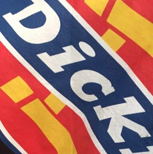 Dickis T-shirt  - Svart dickis T-shirt, trycket är lite borttvättat