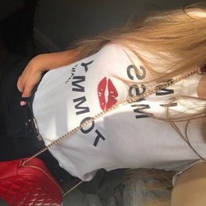 T-shirt Tommy Hilfiger  - Skön och fin t-shirt i bra skick 