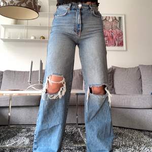 Snygga jeans från Gina nypris 600kr. Använda Max 3 gånger, bra skick! Är 1.70cm och går snyggt ner till marken. Frakt 66kr