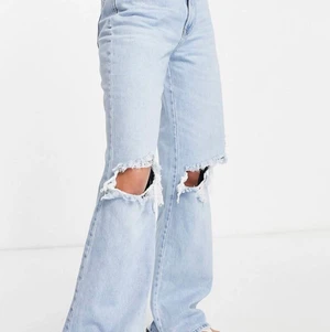 Blåa jeans  - Väldigt sköna i materialet, använda 2 gånger då jag köpte dem förra månaden. Säljer då dem är i fel storlek💕💕köparen står för frakt 