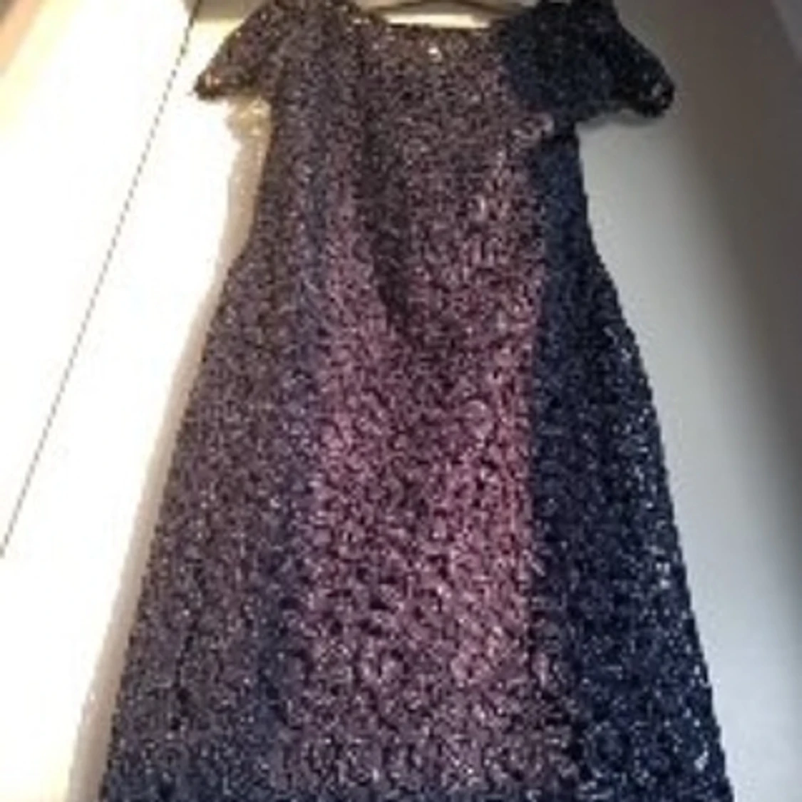 Blå sommar klänning 👗 gjord av fina mönster och spiraler - 90