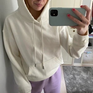 Vit hoodie storlek xs - En vit hoodie från hm. Nästan aldrig använd. Frakten ingår inte(66kr)💓💓