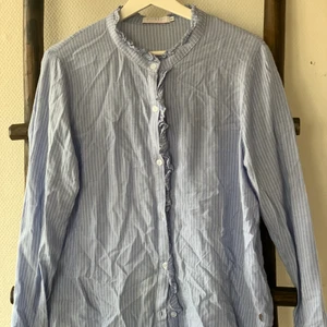 Coster copenhagen st 42 - Halloj! Säljer en för liten shorta från Coster Copenhagen i ljusblå nyans! Den är använd ett fåtal gånger! 150 kr + frakt 👏🏼