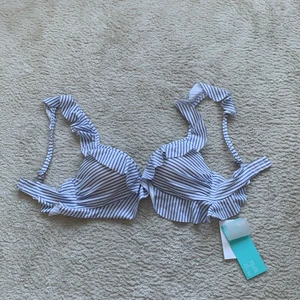 Bikiniöverdel  - Säljer denhär jättefina bikiniöverdelen som jag aldrig har använt! 