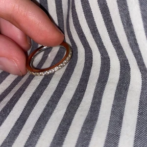 Edblad ring - Fin ring som är glud och ”diamanter”, köpt för 400kr säljer för 200kr