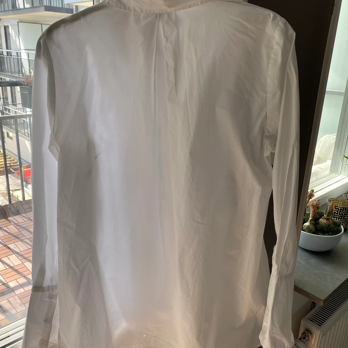 Vit krispig skjorta  - 91