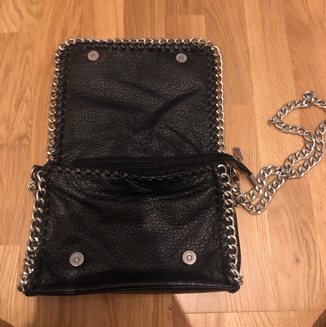 Svart axelbandsväska - 90