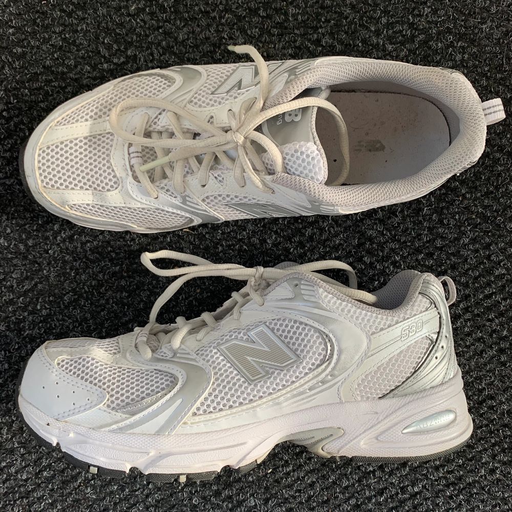 Nästintill oanvända New balance 530, använda Max 5 gånger! Strl är 41.5 men eftersom det är mans-storlek så är storleken som en 41:a/ 40,5 för kvinnor. Man kan söka på new balance storlekar om man vill veta mer!. Skor.