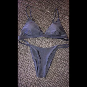 Zaful bikini - Säljer nu min oanvända bikini från zaful i storlek L (passar s/m). Banden på toppen är reglerbara och vadderingen är uttagbar🥰 frakten är inkluderad i priset☺️ 