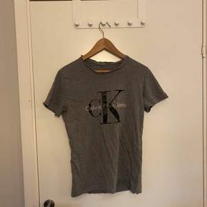 T-shirt från Calvin Klein, skick 7/10, storlek M