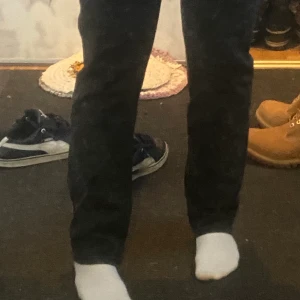 Raka jeans - Svarta raka jeans! Pris kan diskuteras vill bara bli av med dem❤️