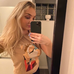 T-shirt  - Ascool T-shirt men dock lite för liten för mig (vill ha den oversize) därav säljer jag! Bra skick!