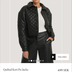 Quiltad vår/höstjacka  - Bilderna är inte mina, utan självklart screenshots från Na-kds hemsida. Men har exakt denna jackan i storlek S, helt oanvänd med prislappen kvar. Den kostar 699 i nyskick och jag säljer den för mindre än halva priset.💗💗