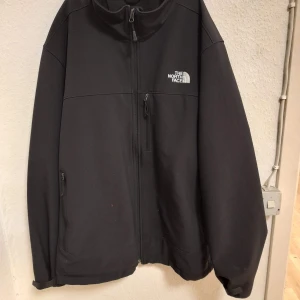 The north face softshell - Säljer  en i princip helt ny TNF softshell jacka, storlek XXL 