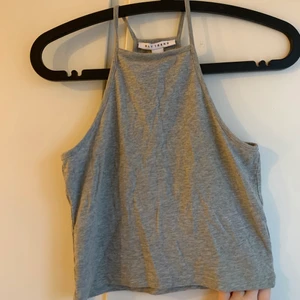 Topp - Enkel grå topp. I gott skick.