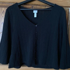 Blus från HM - Super fin topp/blus från HM! Knappt använd så är i väldigt gott skick. Storlek S🦋