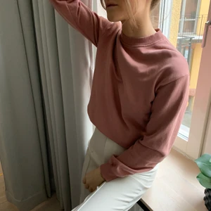 Collegetröja  - Basic collegetröja i dusty pink. Använd 1-2 ggr, nyskick! Köparen står för frakt 🤍