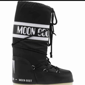 SÖKER MOONBOTS - JAG SÖKER MOONBOOTS i storlek 38/39 💞🙌🏽💟 hälst i svart elr blå men kanske andra färger 