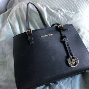 Michael Kors-väska - Inte äkta. Fint skick. 