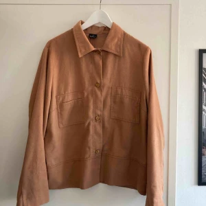  - Jättefin mockajacka från Kello! Den ser lite mer ljusbrun ut i verkligheten än på bild! 