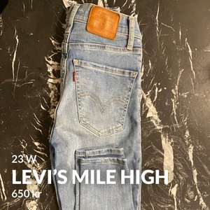 Levi’s jeans - Använda ca 2-3 ggr. Passar en XXS-XS. 