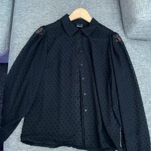 Blus  - Snygg blus använt typ en gång 100kr +frakt 