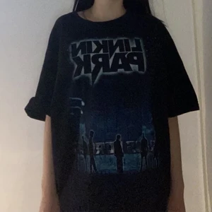 Linkin Park t-shirt  - Väldigt bra skick. Passar xs till xl.