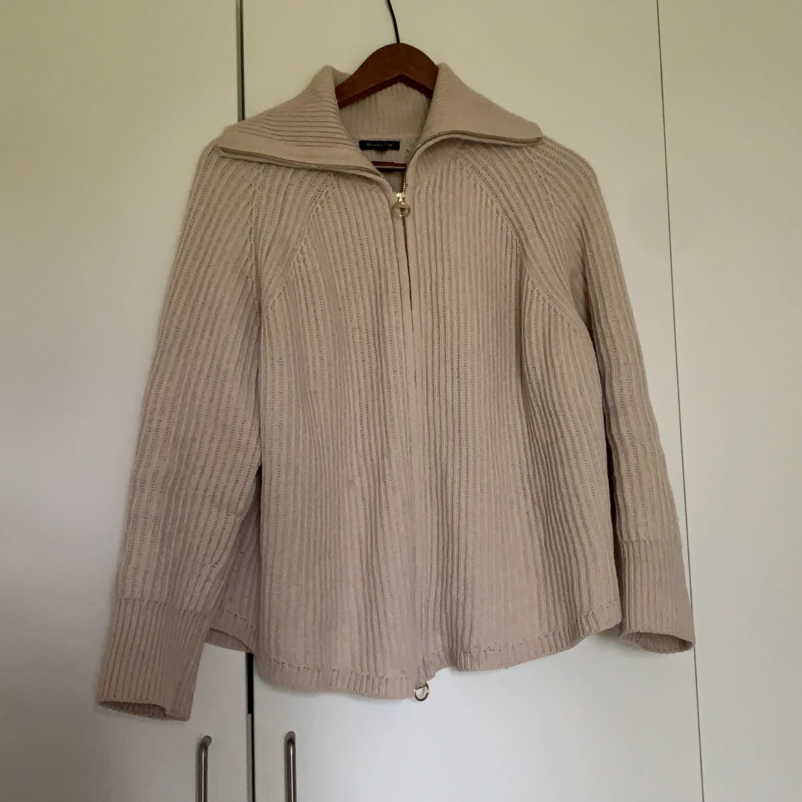 Skitsnygg beige tröja