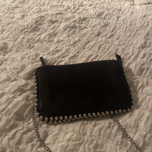 Väska - Säljer min Zara väska 