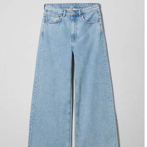 Weekday jeans i storlek W28, L32. 