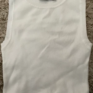 Linne  - Jag säljer ett linne som jag har annnt två gånger. Är i bra skick.❤️ 120kr för frakt också 