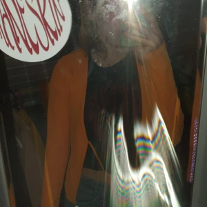 Orange blus  - Ny skick använt en gång passar bra i storlek ord pris 99