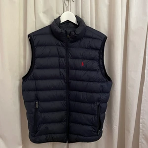 Ralph lauren väst - Nyskick och knappt använd. Strl L men fit M