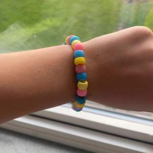 Hemmagjort armband 💖 gåvor på köpet 💙💛