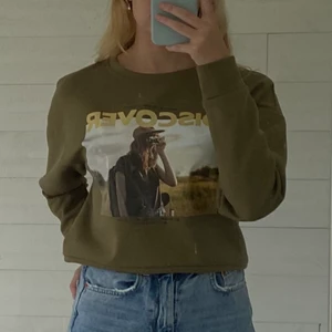 Only sweatshirt - En fin sweatshirt från Only!💚 Den är väldigt skön och mjuk, har ej använt mer än ca 4 gånger. Storlek: S 🌿🦎