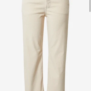 Manchester jeans - Gräddvita manchesterbyxor från Levis. Använda men gott skick. Strl 23 men mycket stretchiga. Original pris 1100kr