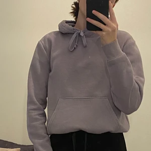 Lila hoodie - En fin lila hoodie från hm😊